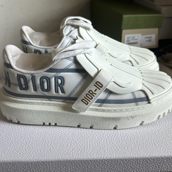 Christian Dior Sneakers - Picture 4 of 15